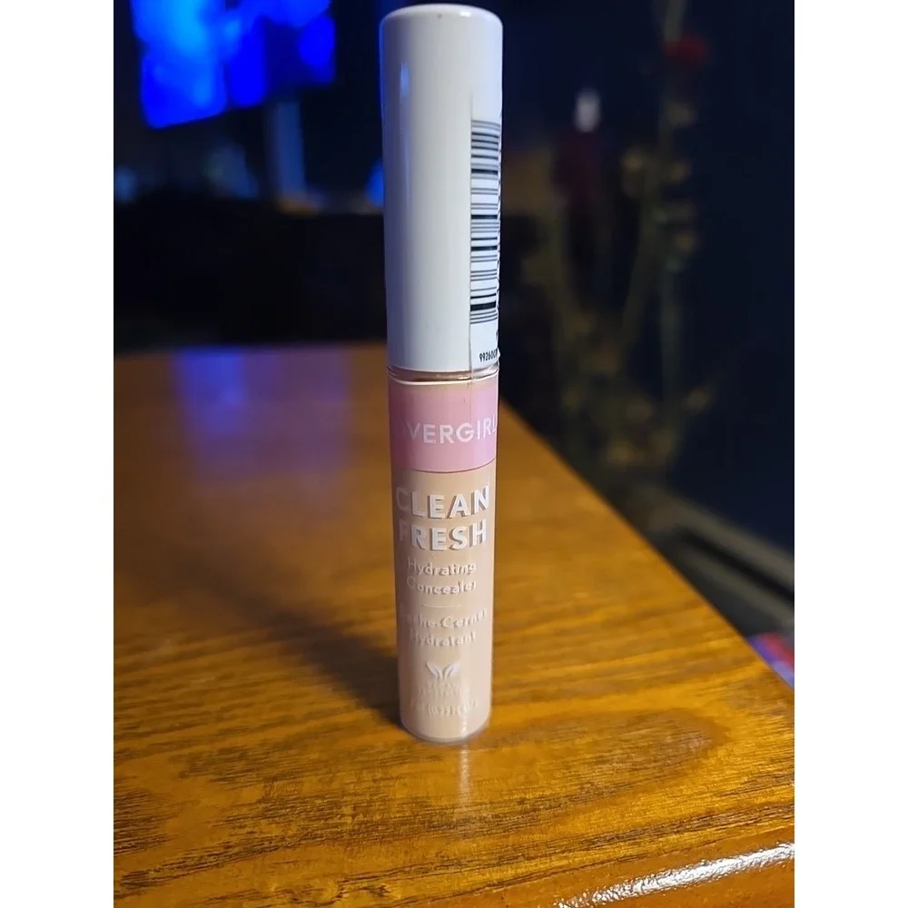Covergirl Clean Fresh Hydrating‎ Concealer, 310 Porcelain, 0.23 Fl Oz